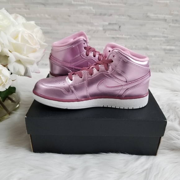 New Air JORDAN 1 Mid SE GS Sneakers - Picture 5 of 7